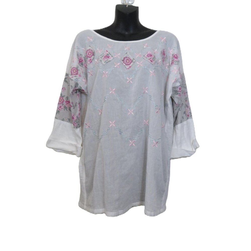 Sundance size Medium Floral Blouse Top White Embroidered 3/4 Sleeve